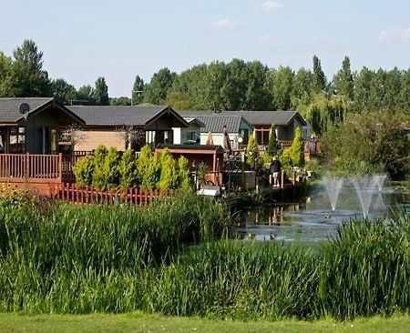 Impeccable 3 Bedroom Lodge Pet Friendly Northampton Exterior photo